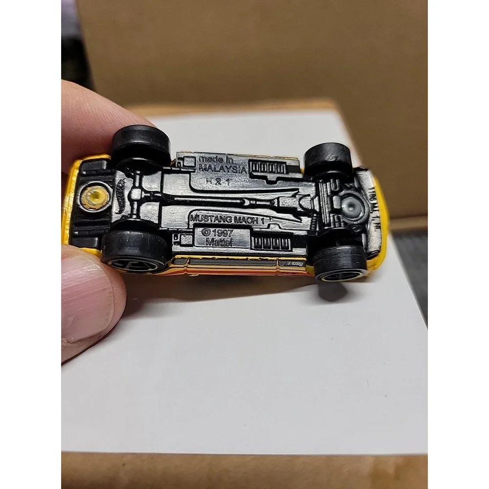 1997 Hot Wheels Yellow Ford‎ Mustang Mach 1 loose